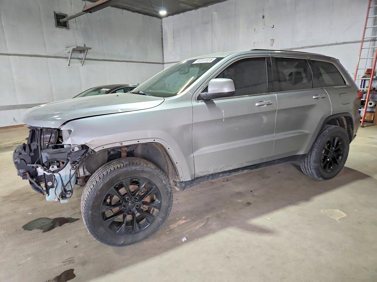 Salvage Jeep Grand Cherokee Image