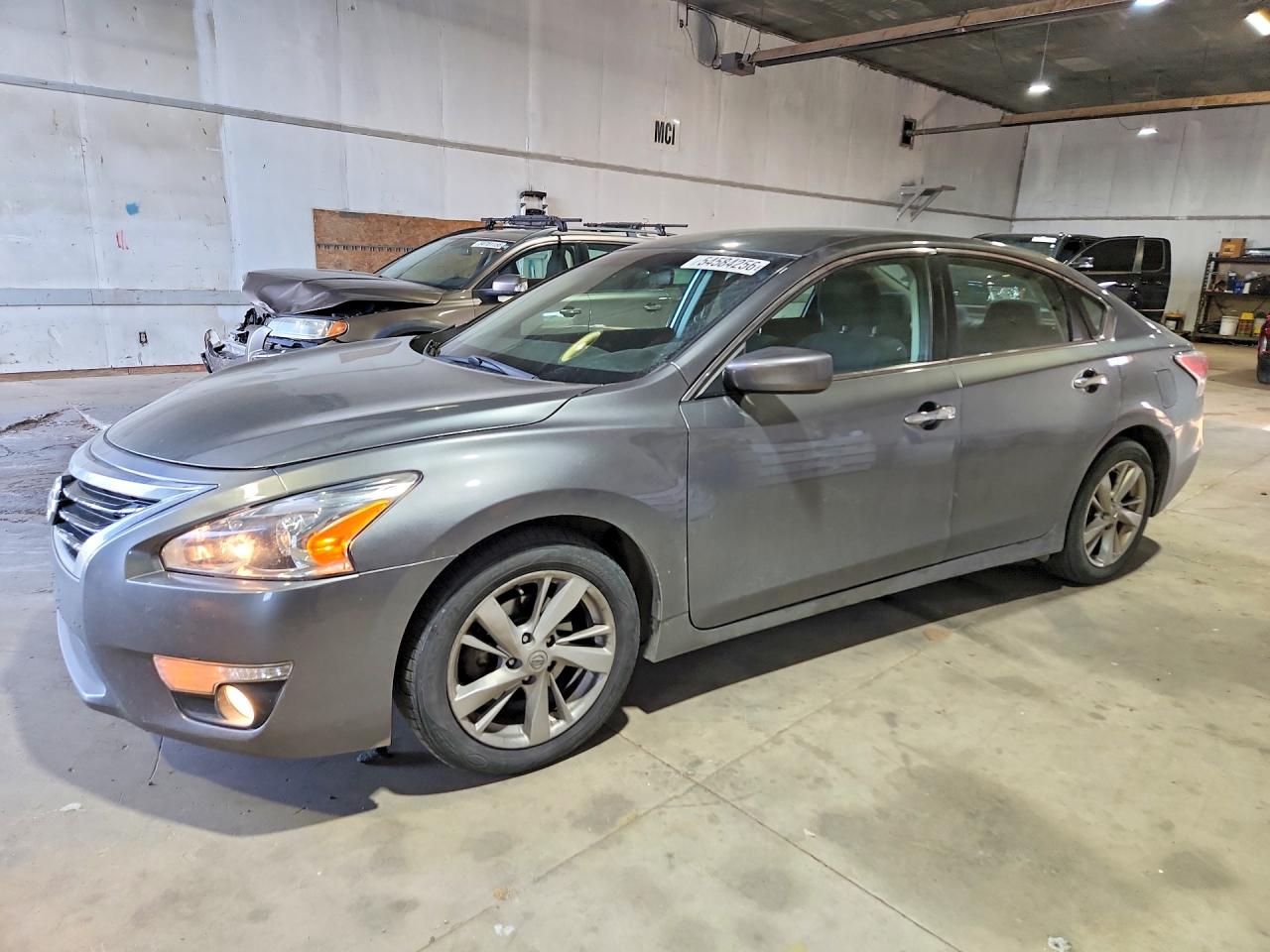 Salvage Nissan Altima Image