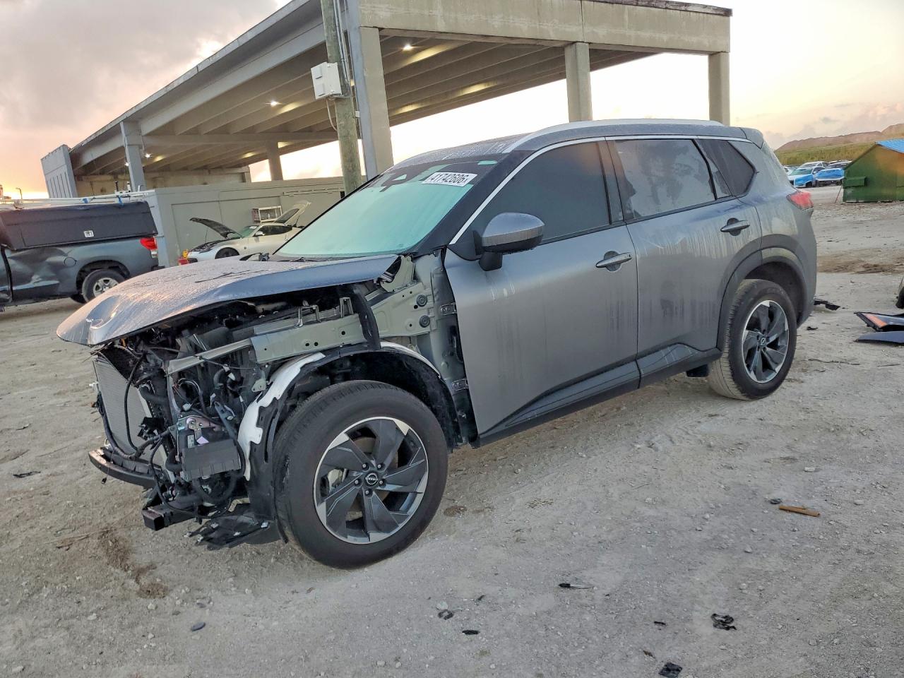 Salvage Nissan Rogue Image