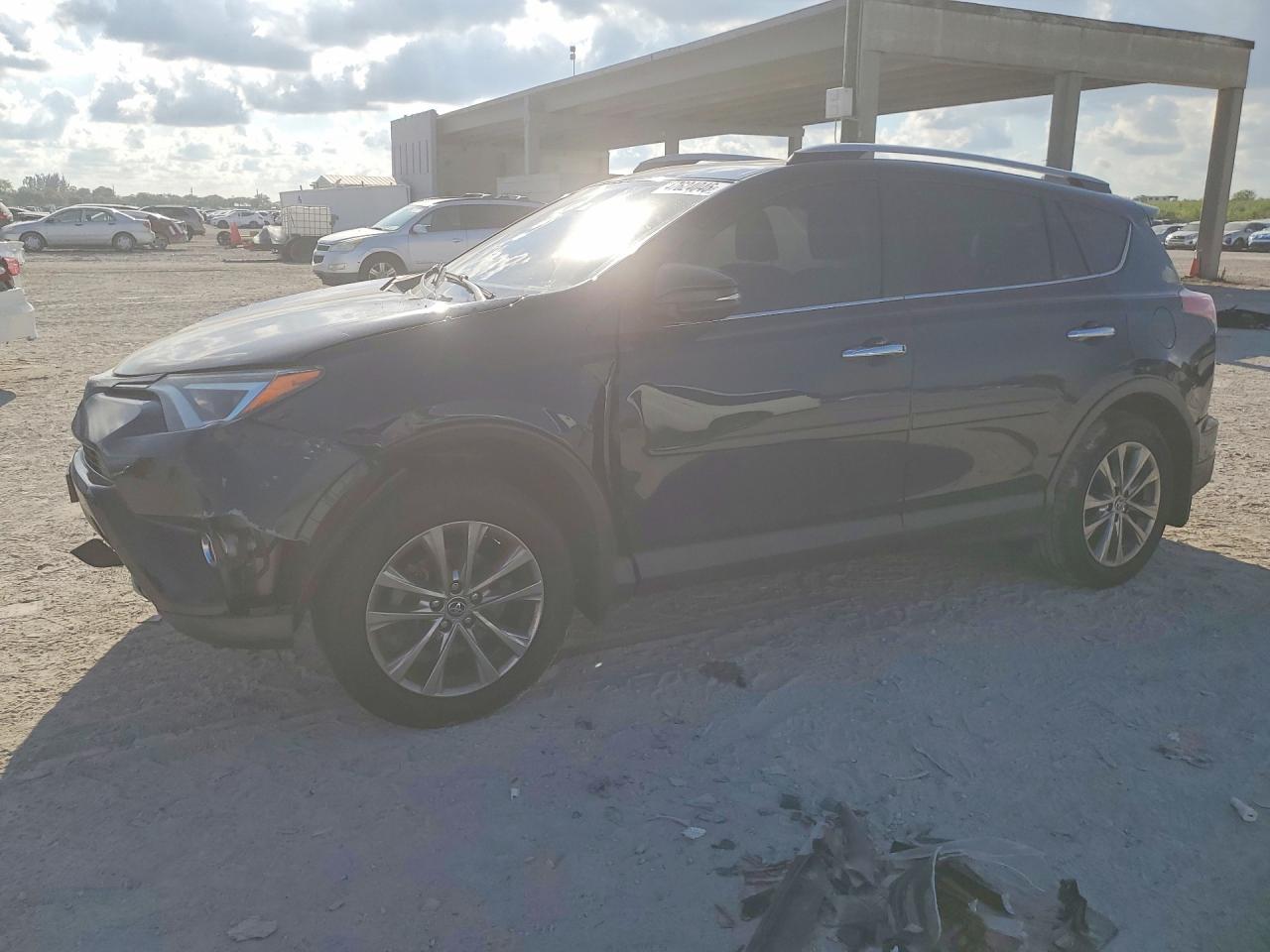 Salvage Toyota RAV4 Image