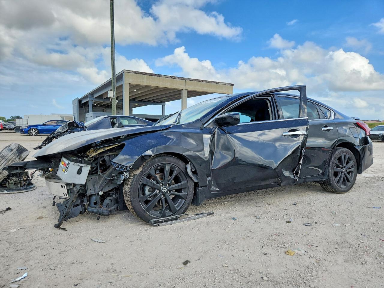 Salvage Nissan Altima Image