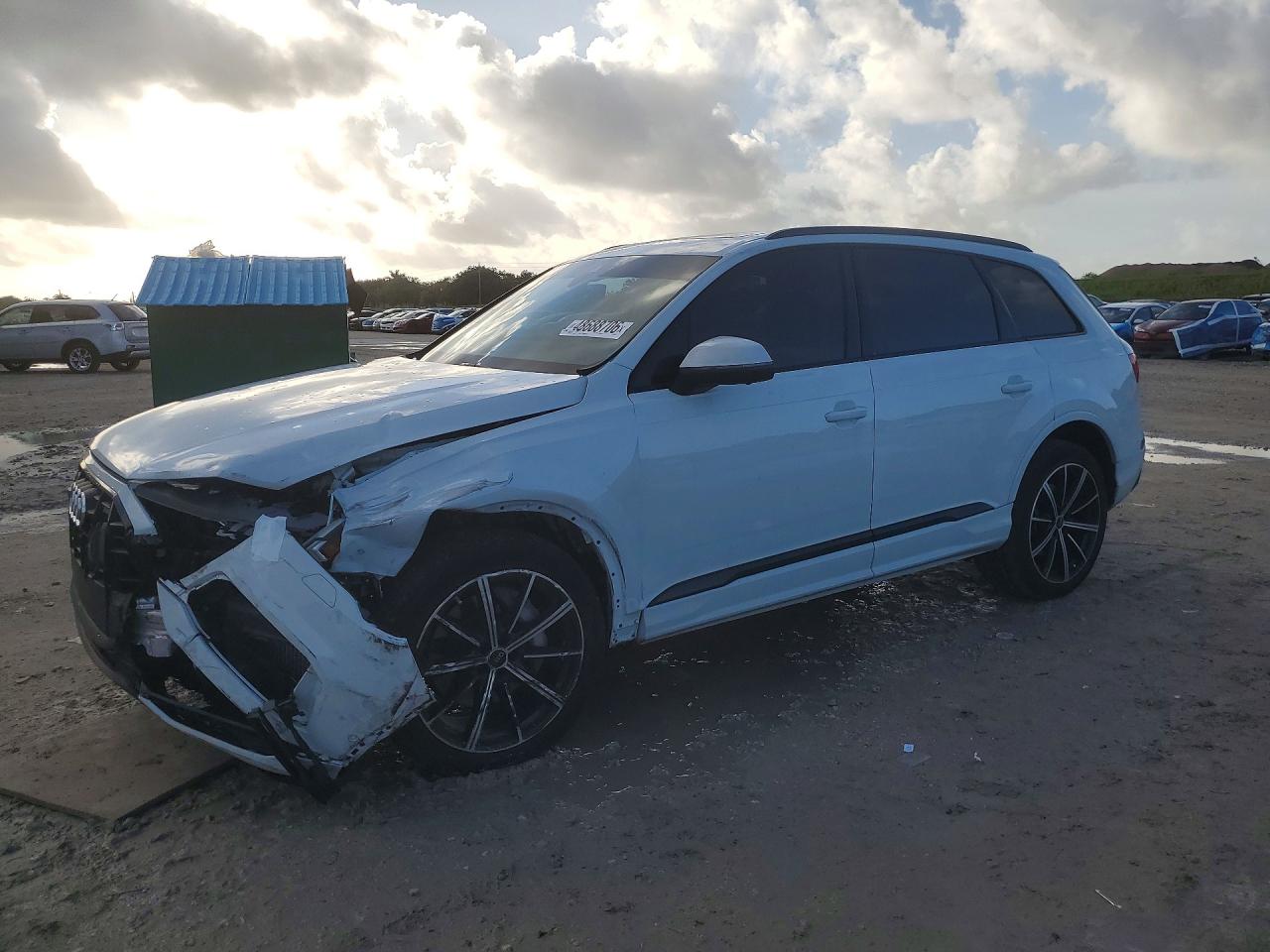 Salvage Audi Q7 Image