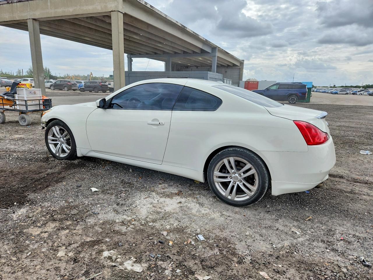 INFINITI G37 Base