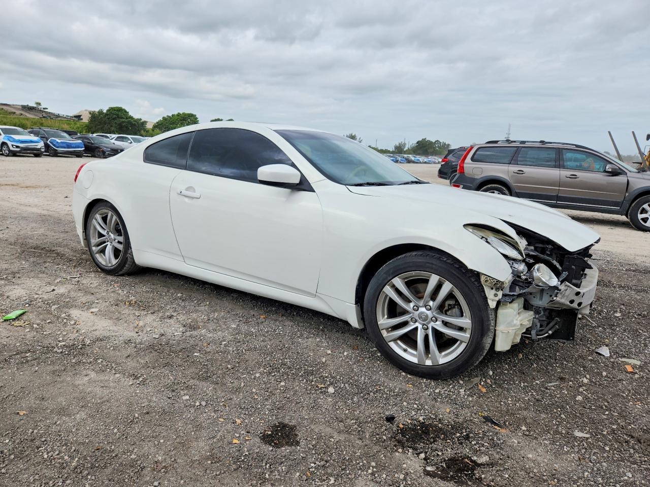 INFINITI G37 Base