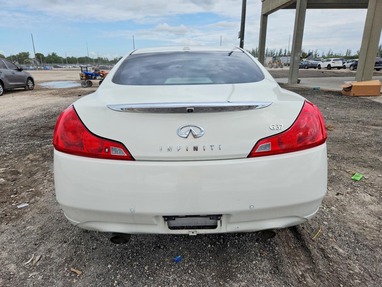 INFINITI G37 Base