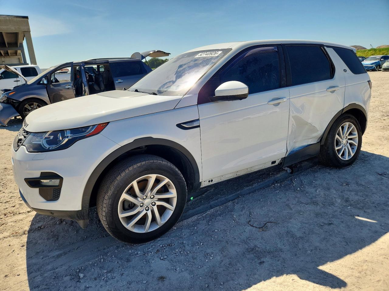 Salvage Land Rover Discovery Image