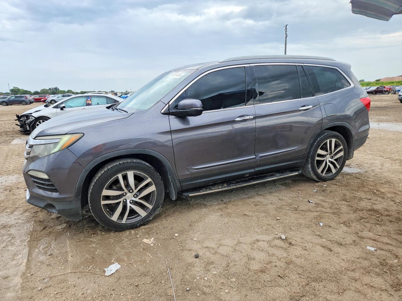 Salvage Honda Pilot Image