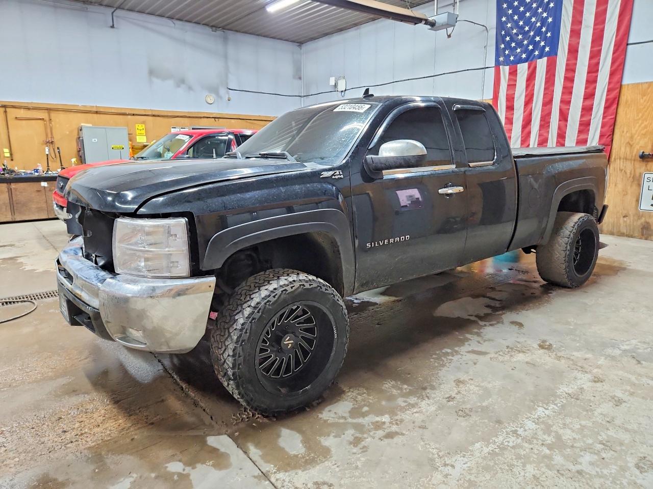 Salvage Chevrolet Silverado Image