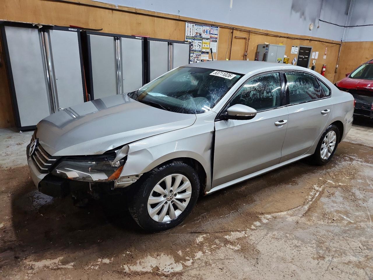 Salvage Volkswagen Passat Image