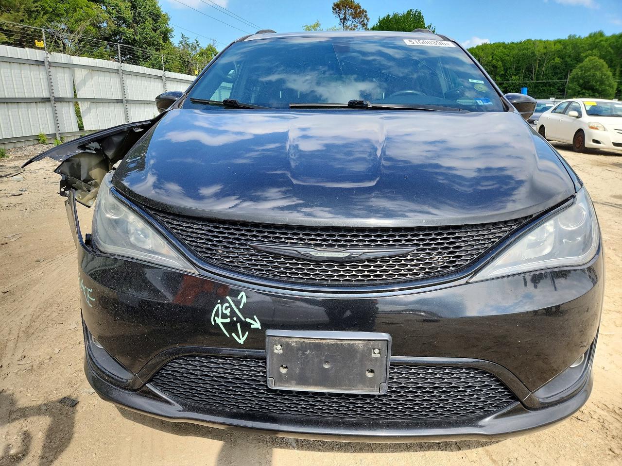 Chrysler Pacifica Touring L