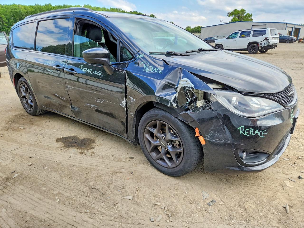 Chrysler Pacifica Touring L