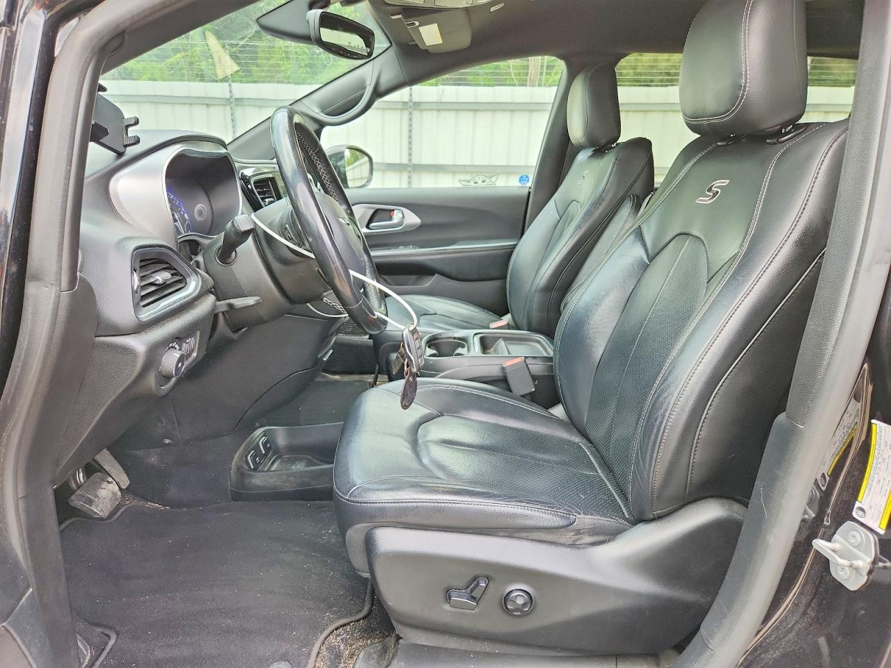 Chrysler Pacifica Touring L