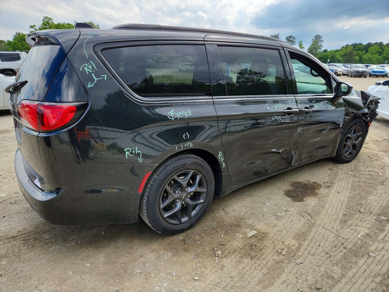 Chrysler Pacifica Touring L