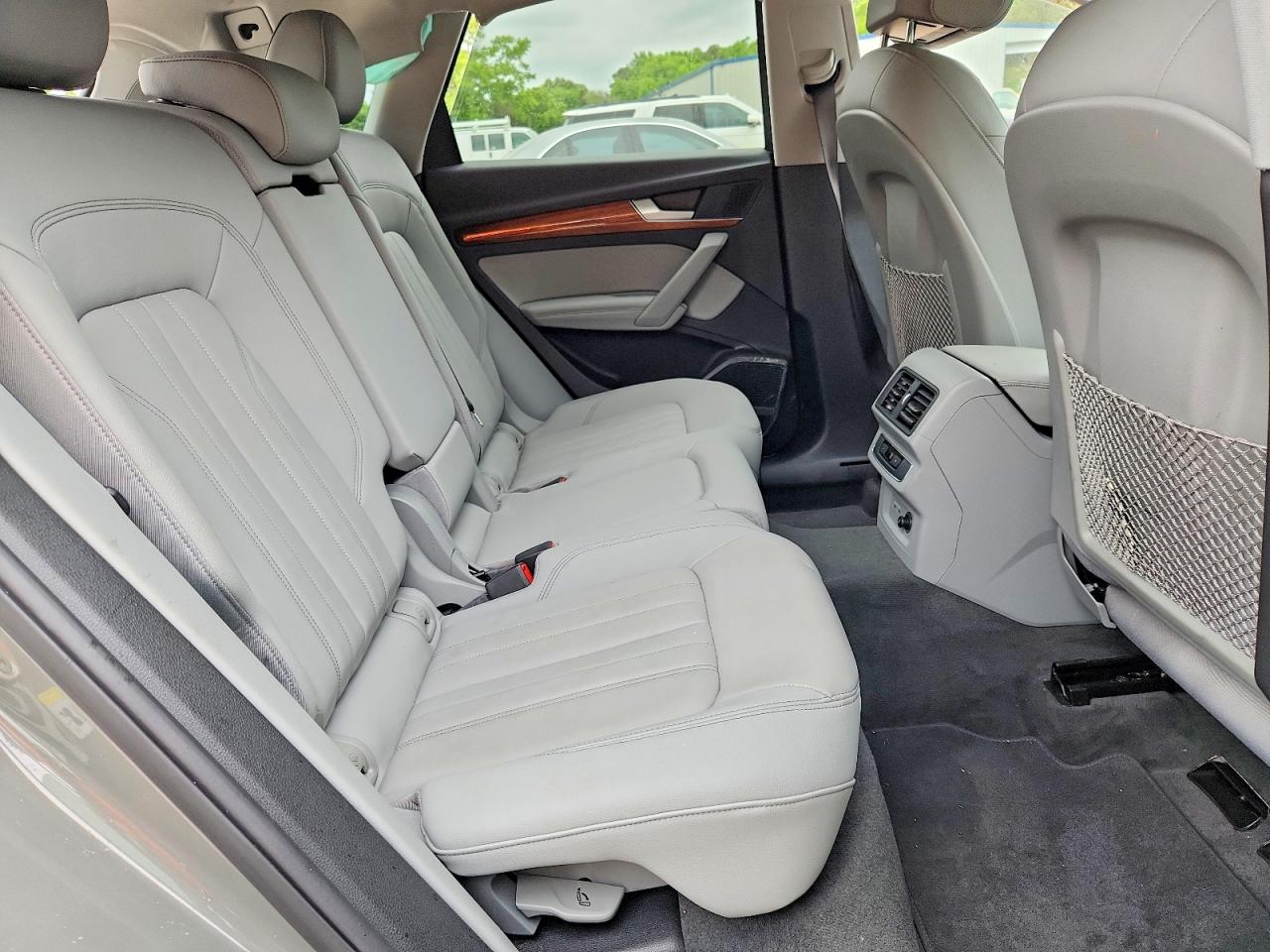 Audi Q5 Premium Plus 45