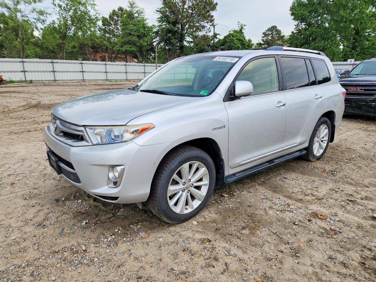 Salvage Toyota Highlander Image