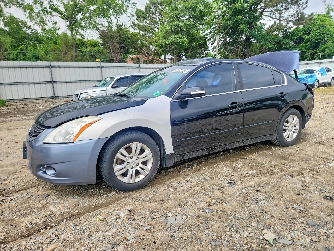 Salvage Nissan Altima Image