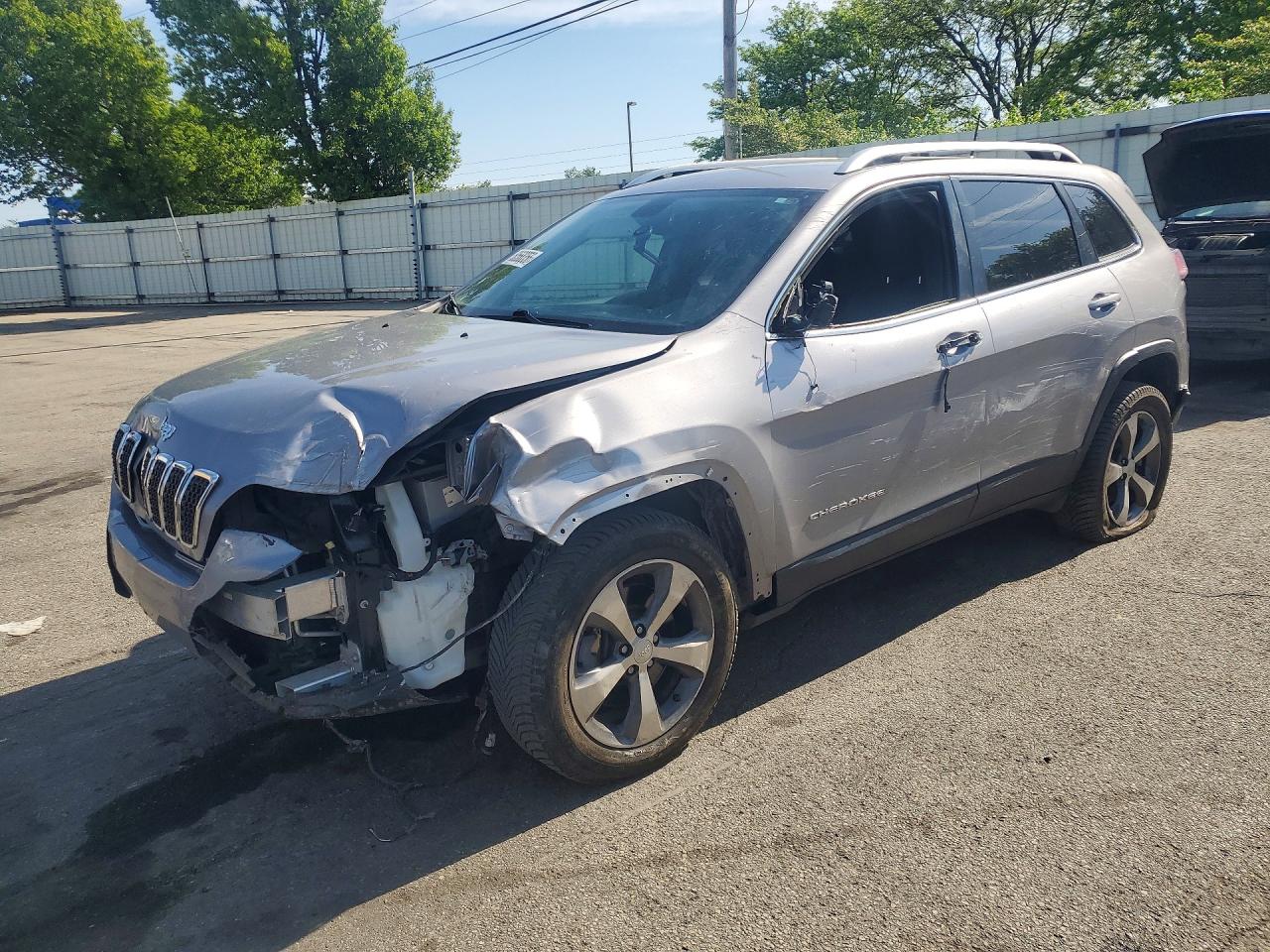 Salvage Jeep Cherokee Image