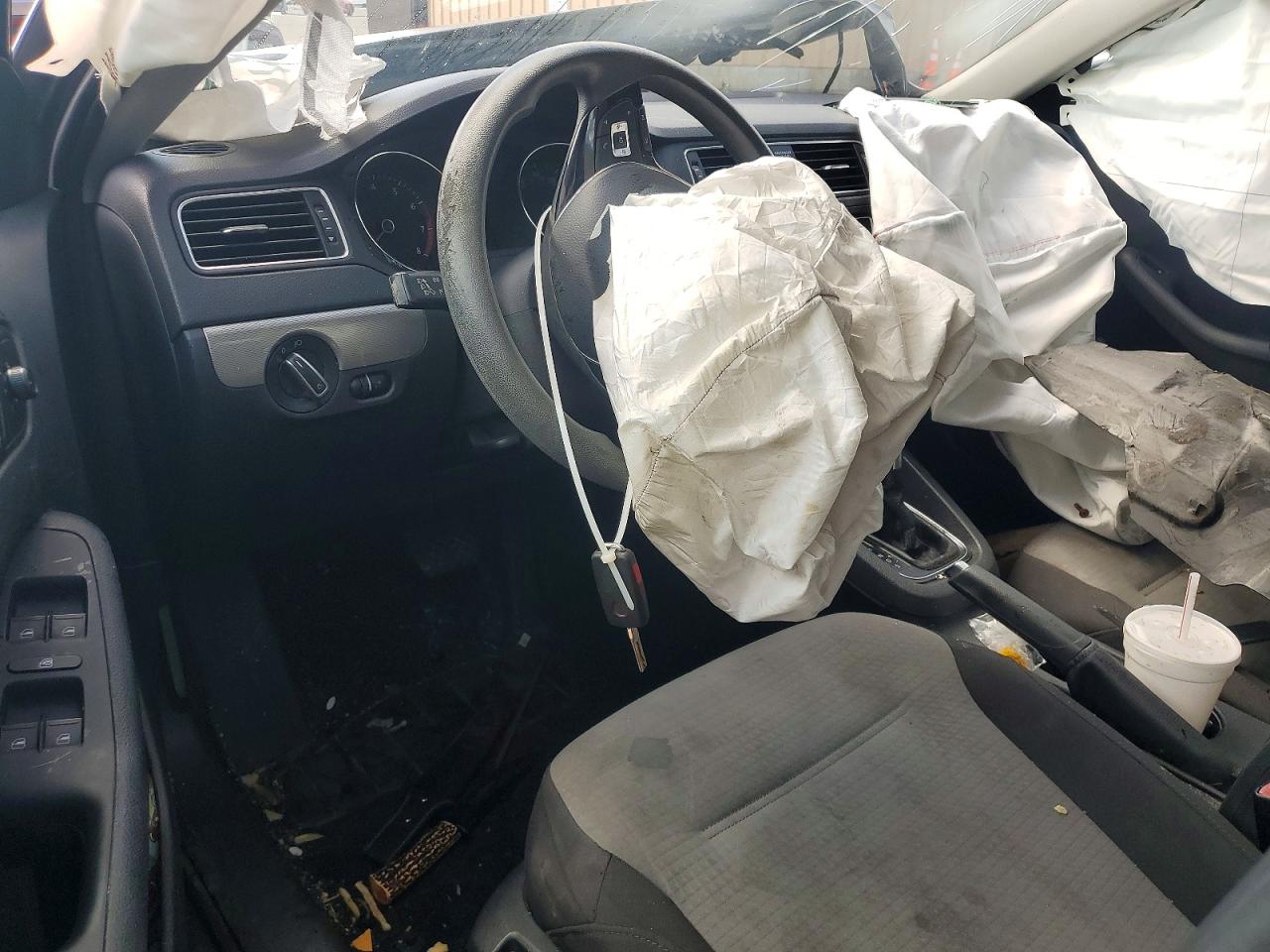 Volkswagen Jetta S