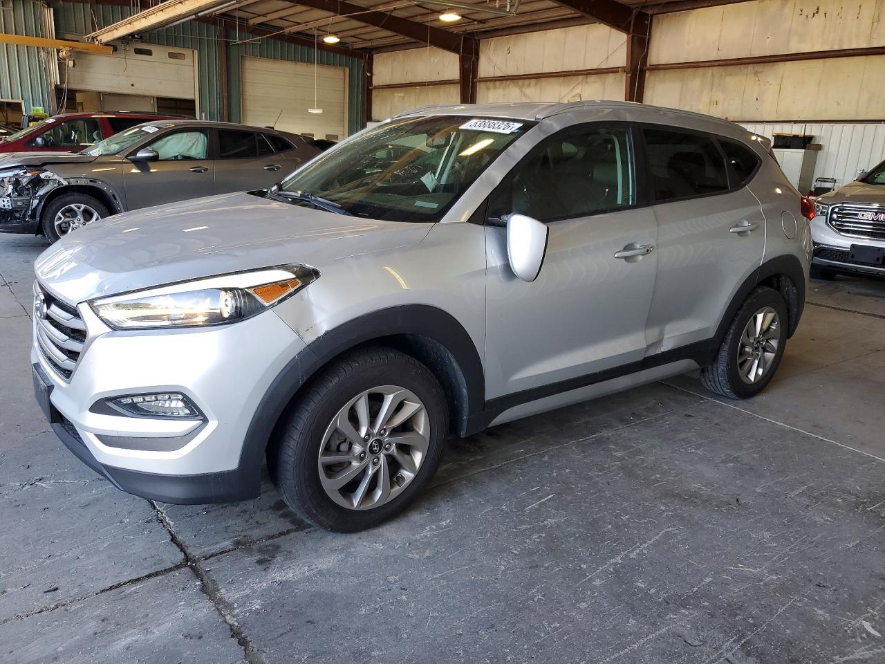 Salvage Hyundai TUCSON Image