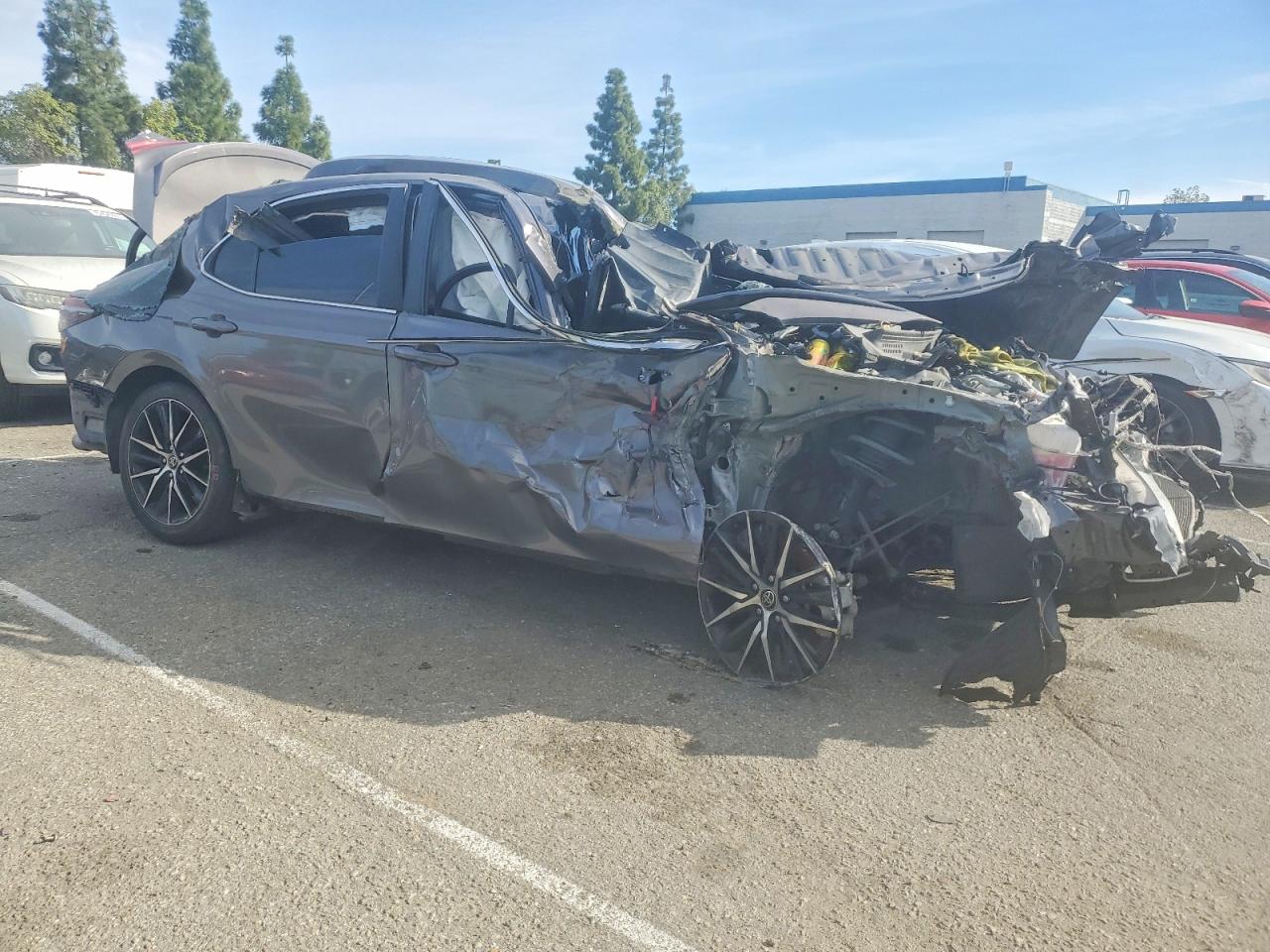 Salvage Toyota Camry Image
