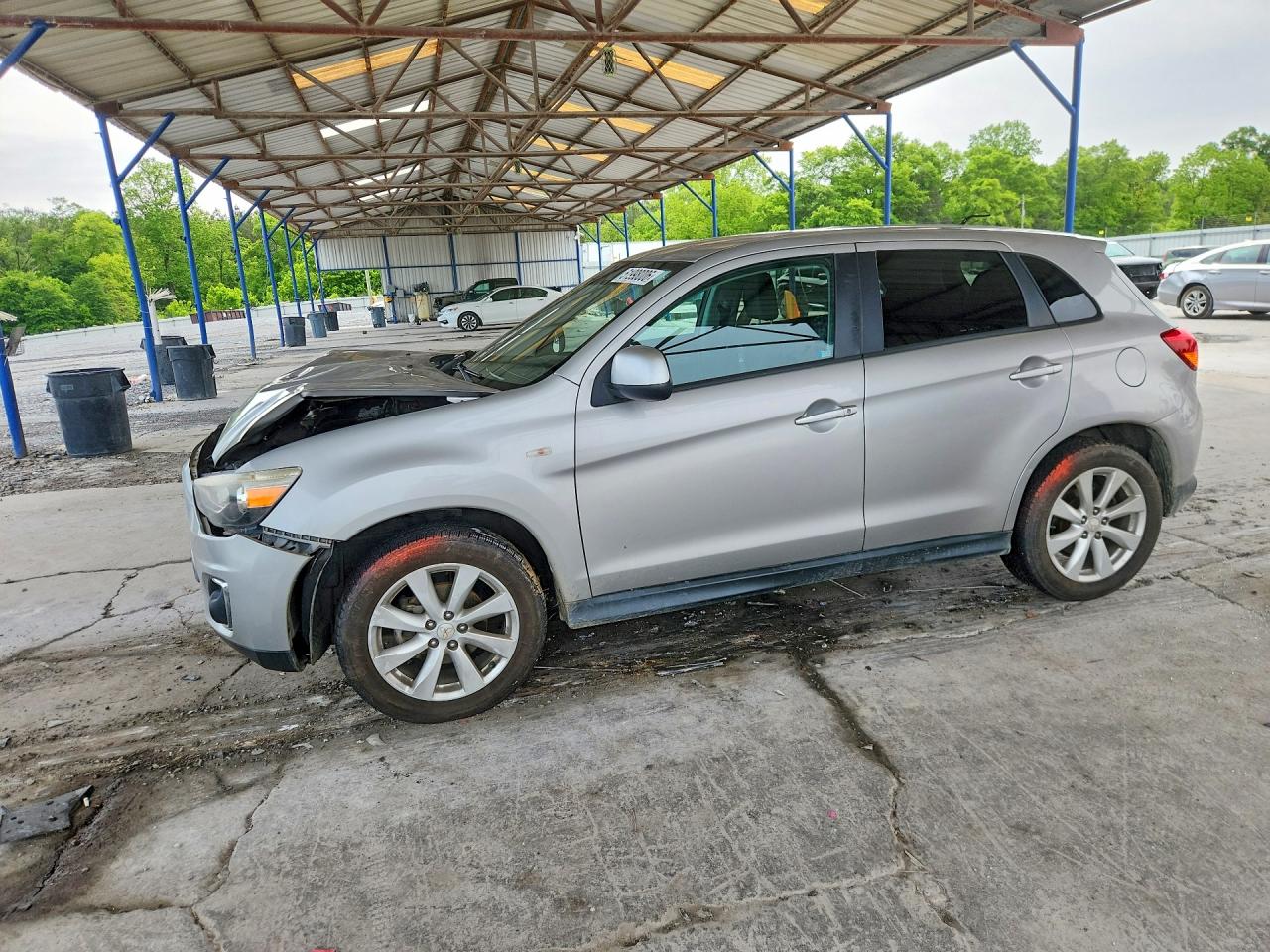 Salvage Mitsubishi Outlander Image