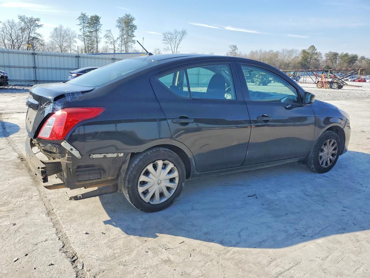 Nissan Versa S