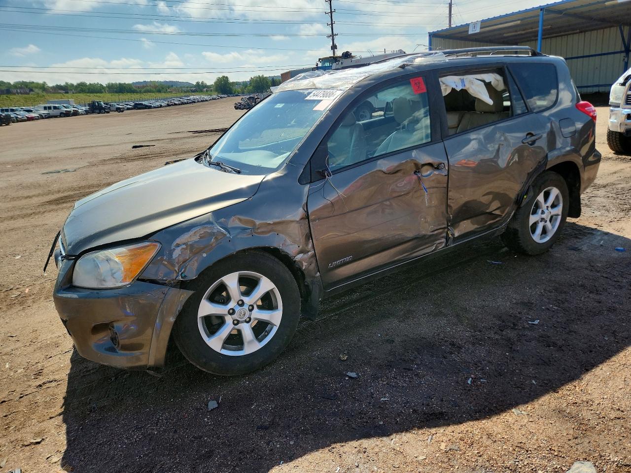 Salvage Toyota RAV4 Image
