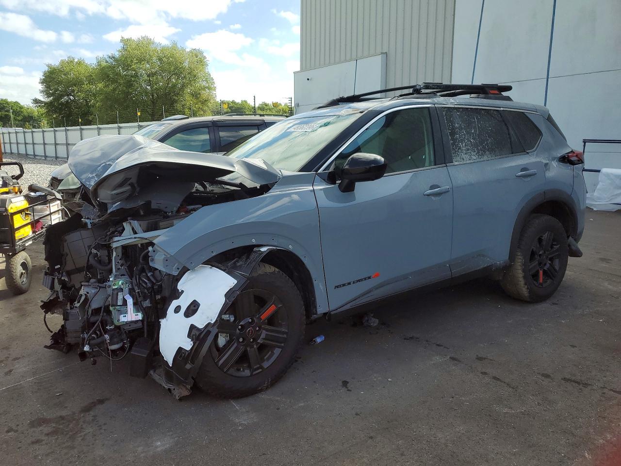 Salvage Nissan Rogue Image