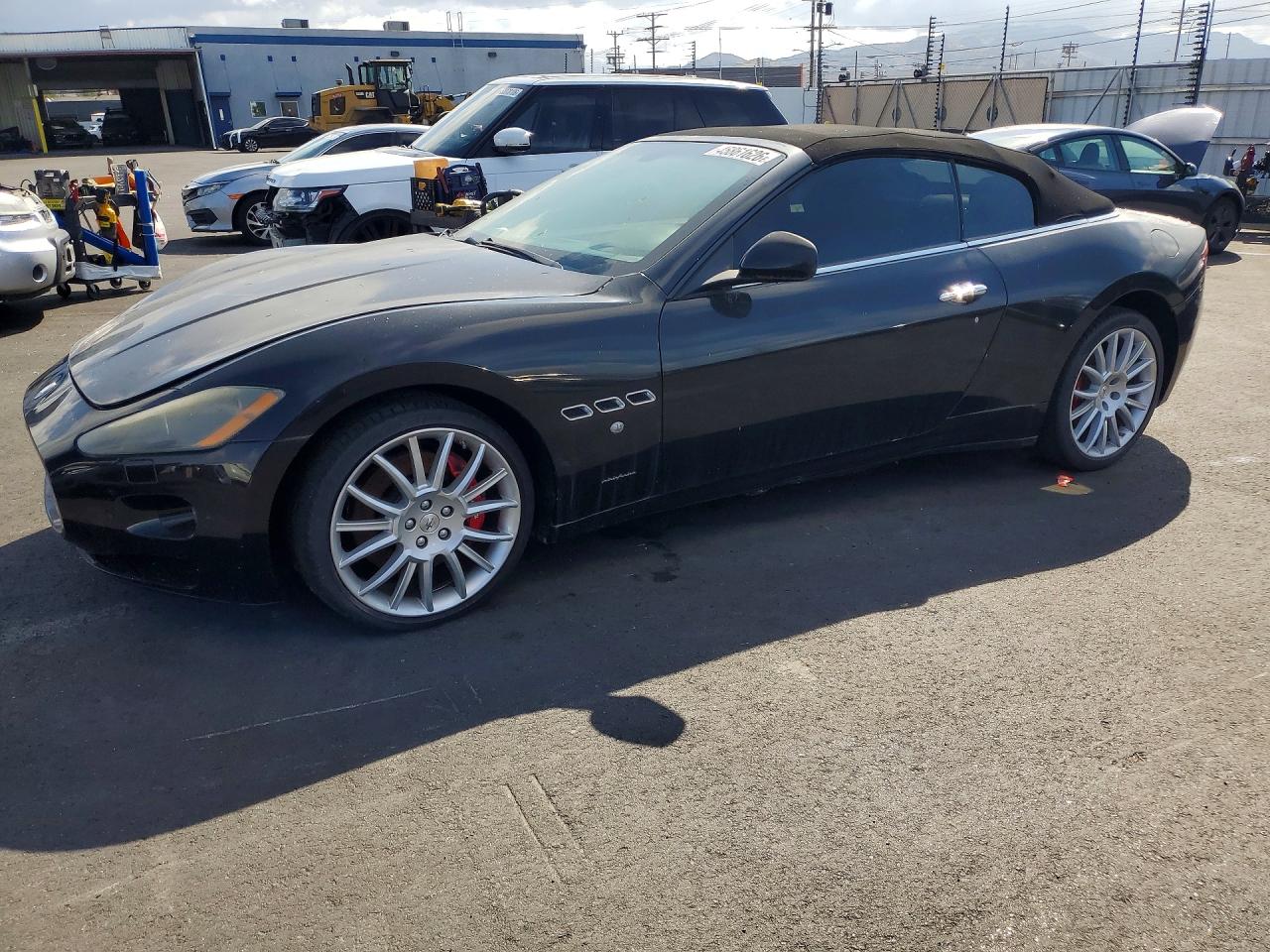 Salvage Maserati GranTurismo Image