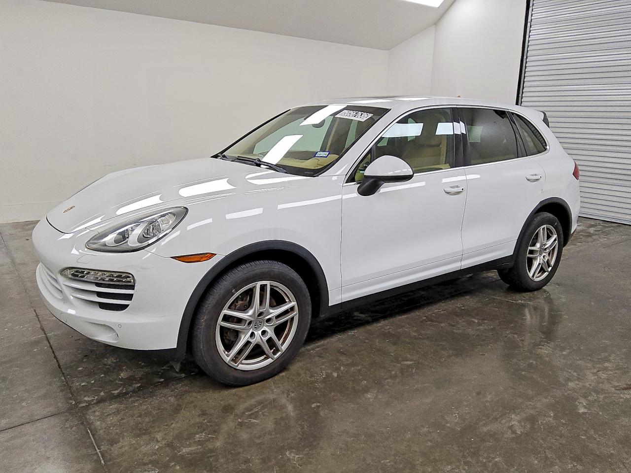 Salvage Porsche Cayenne Image