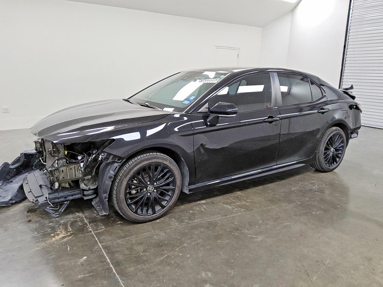 Salvage Toyota Camry Image