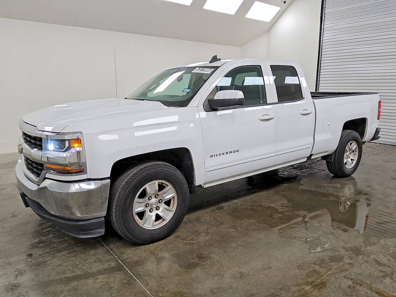 Salvage Chevrolet Silverado Image