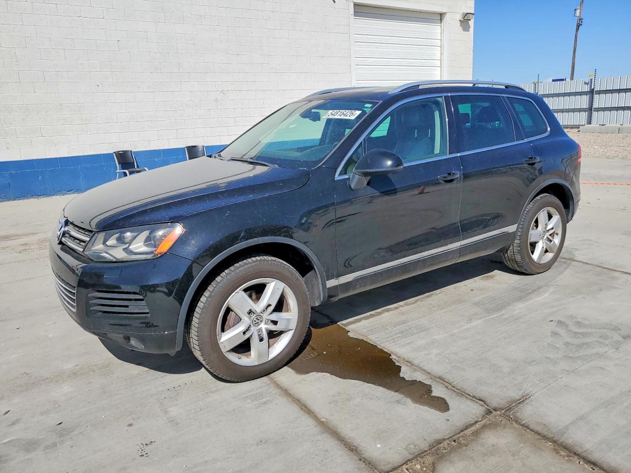 Salvage Volkswagen Touareg Image