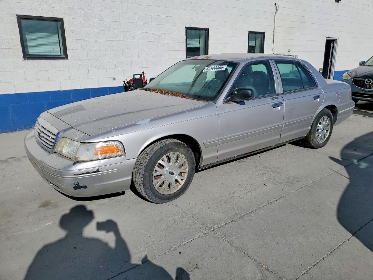 Salvage Ford Crown Vic Image