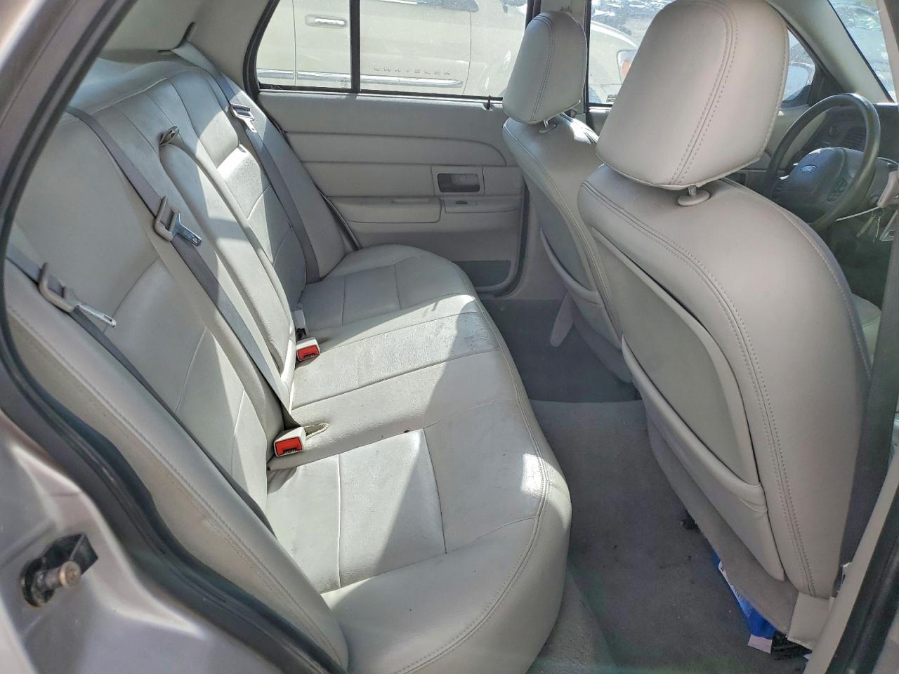 Ford Crown Vic