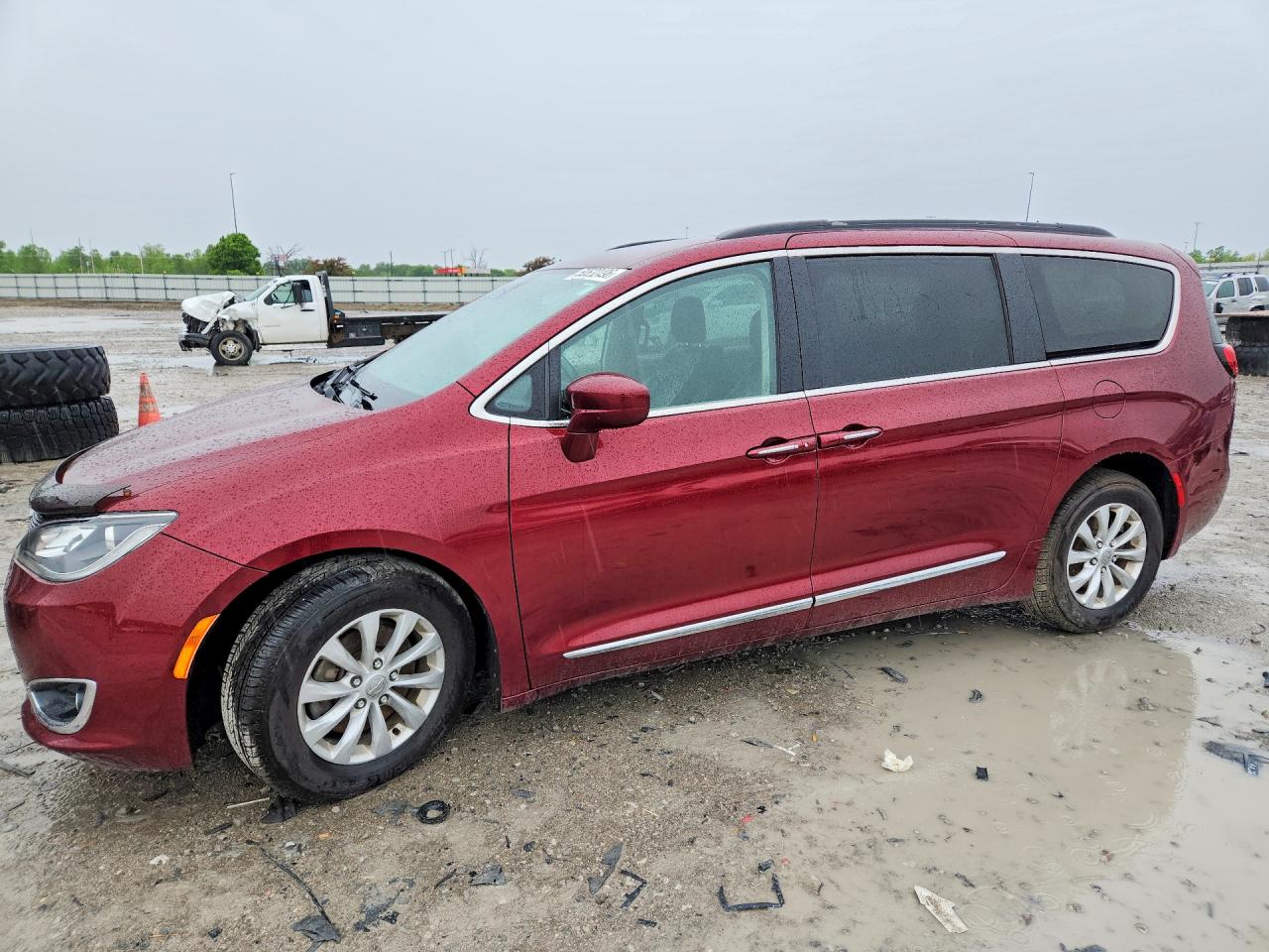 Salvage Chrysler Pacifica Image