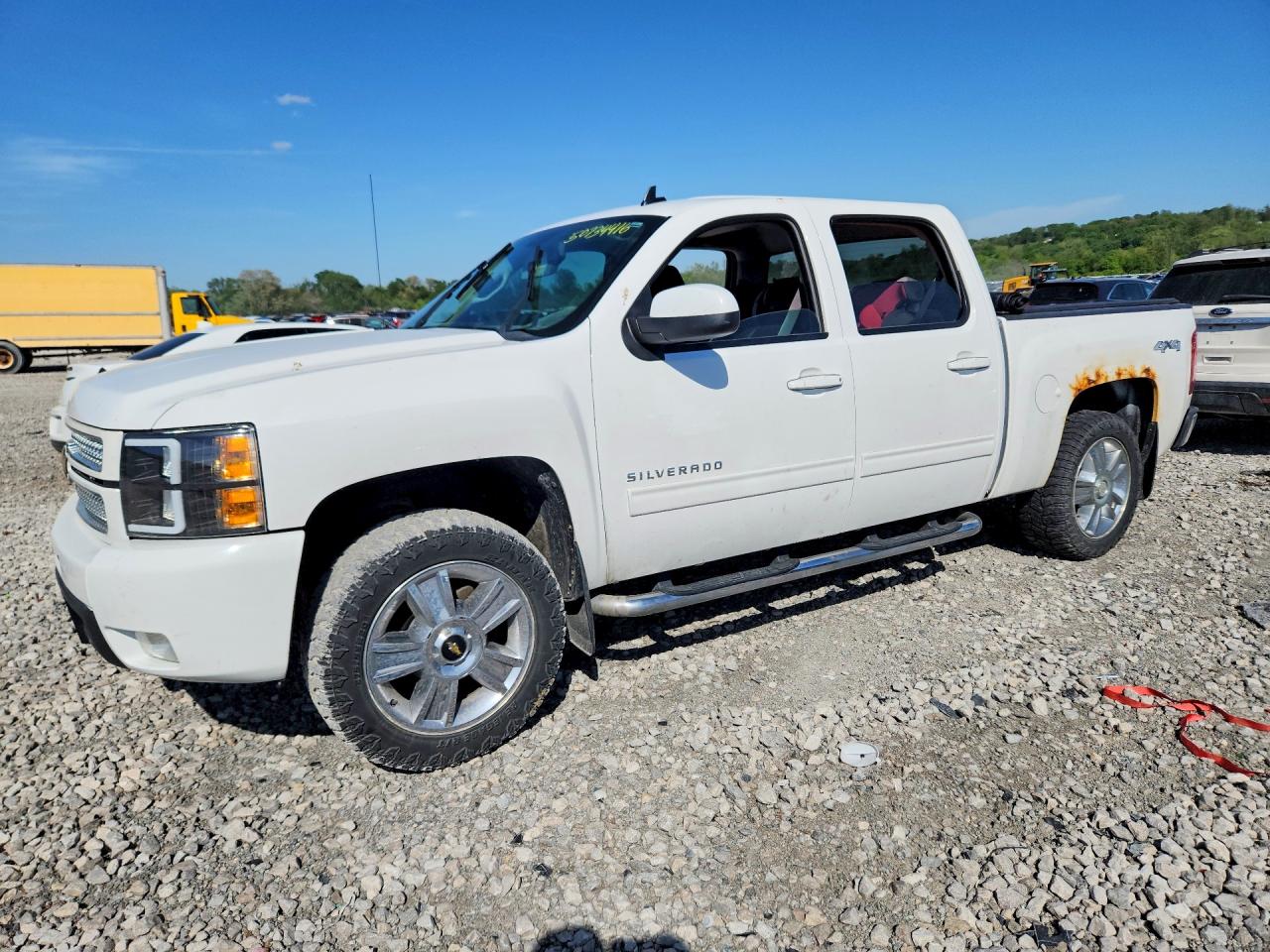 Salvage Chevrolet Silverado Image