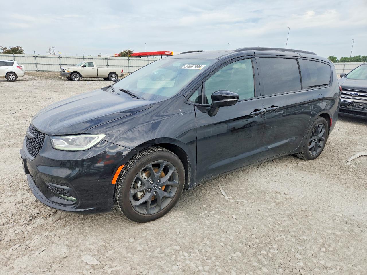 Salvage Chrysler Pacifica Image