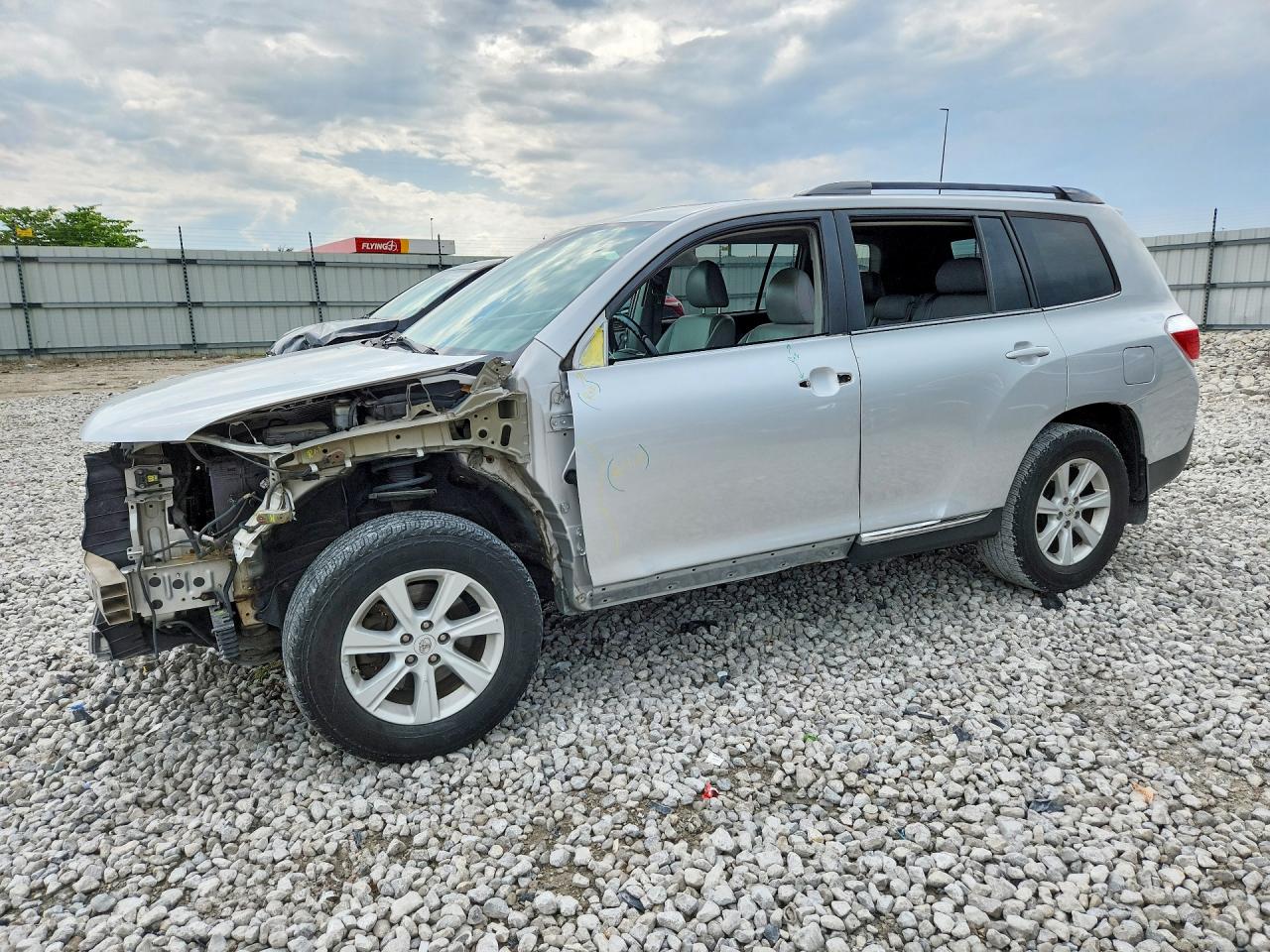 Salvage Toyota Highlander Image