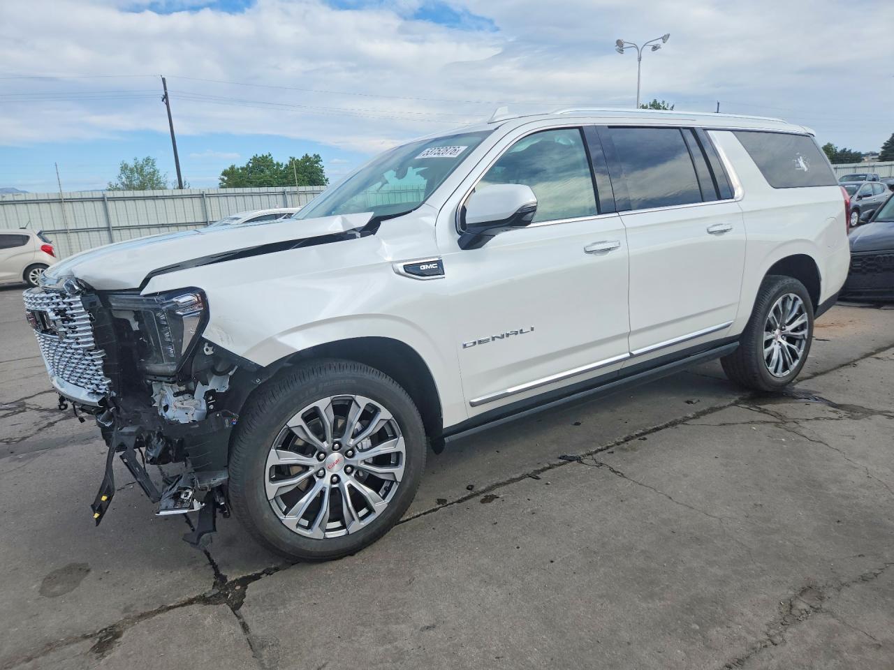 Salvage GMC Yukon Image