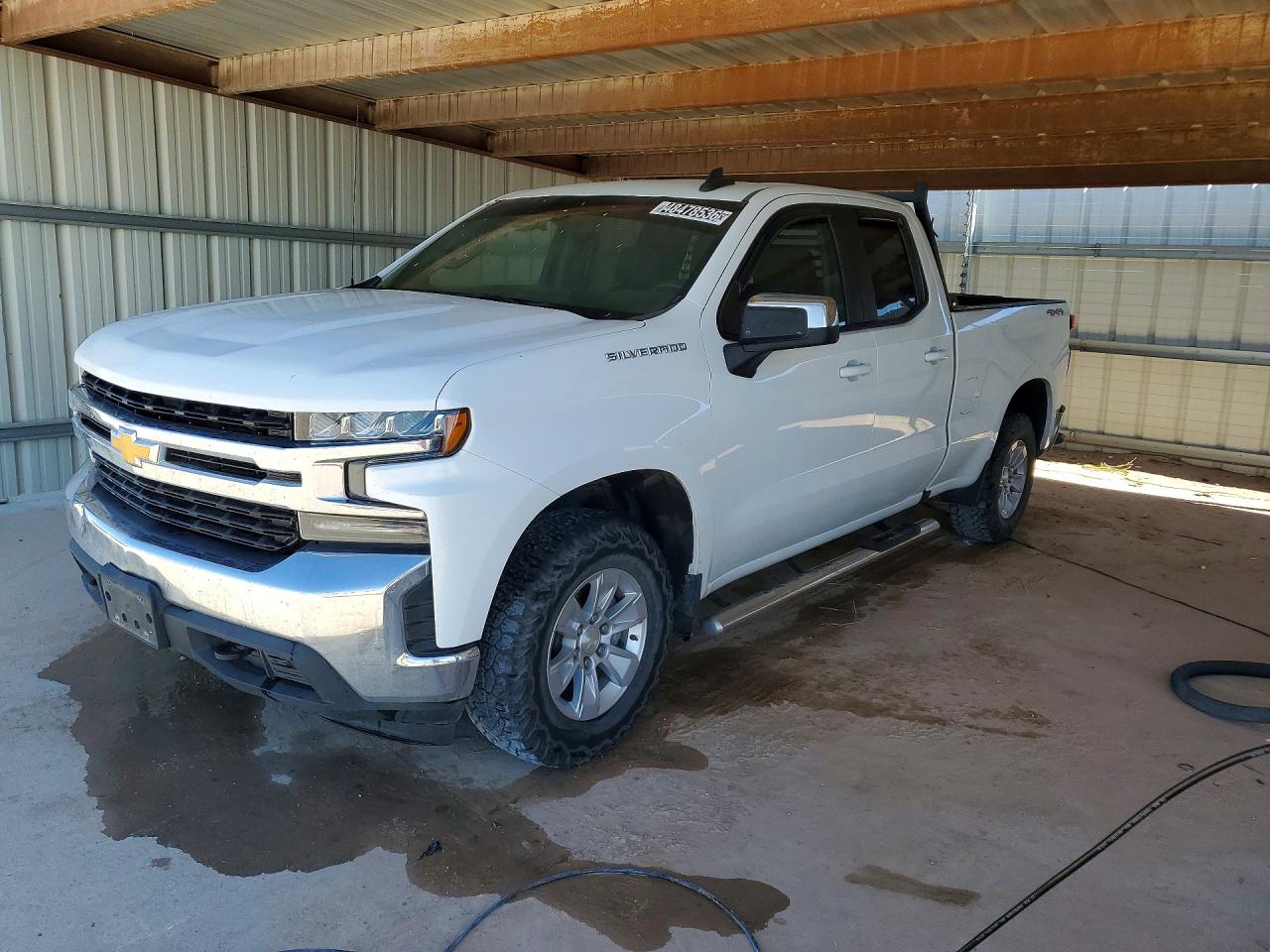 Salvage Chevrolet Silverado Image