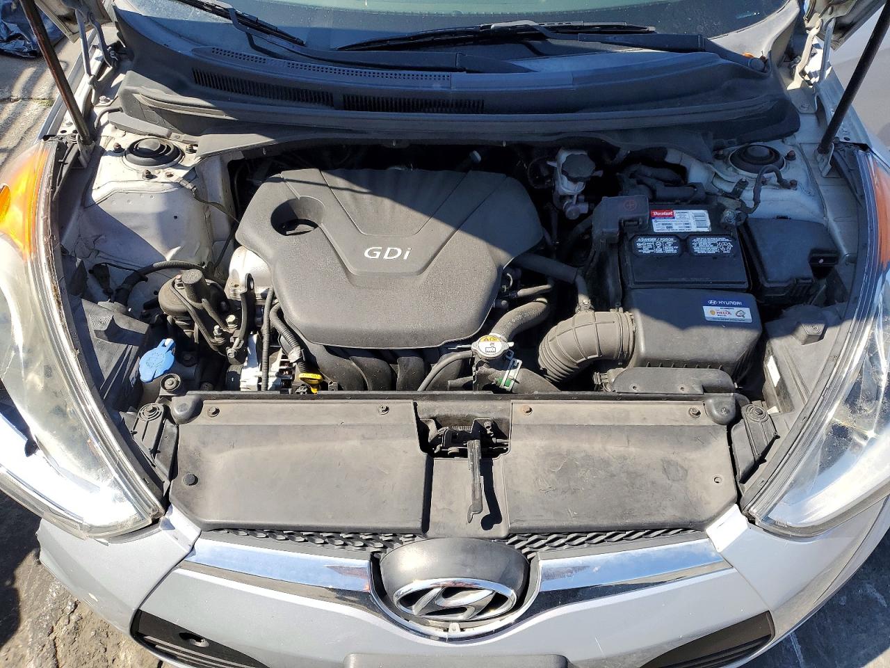 Hyundai VELOSTER Base