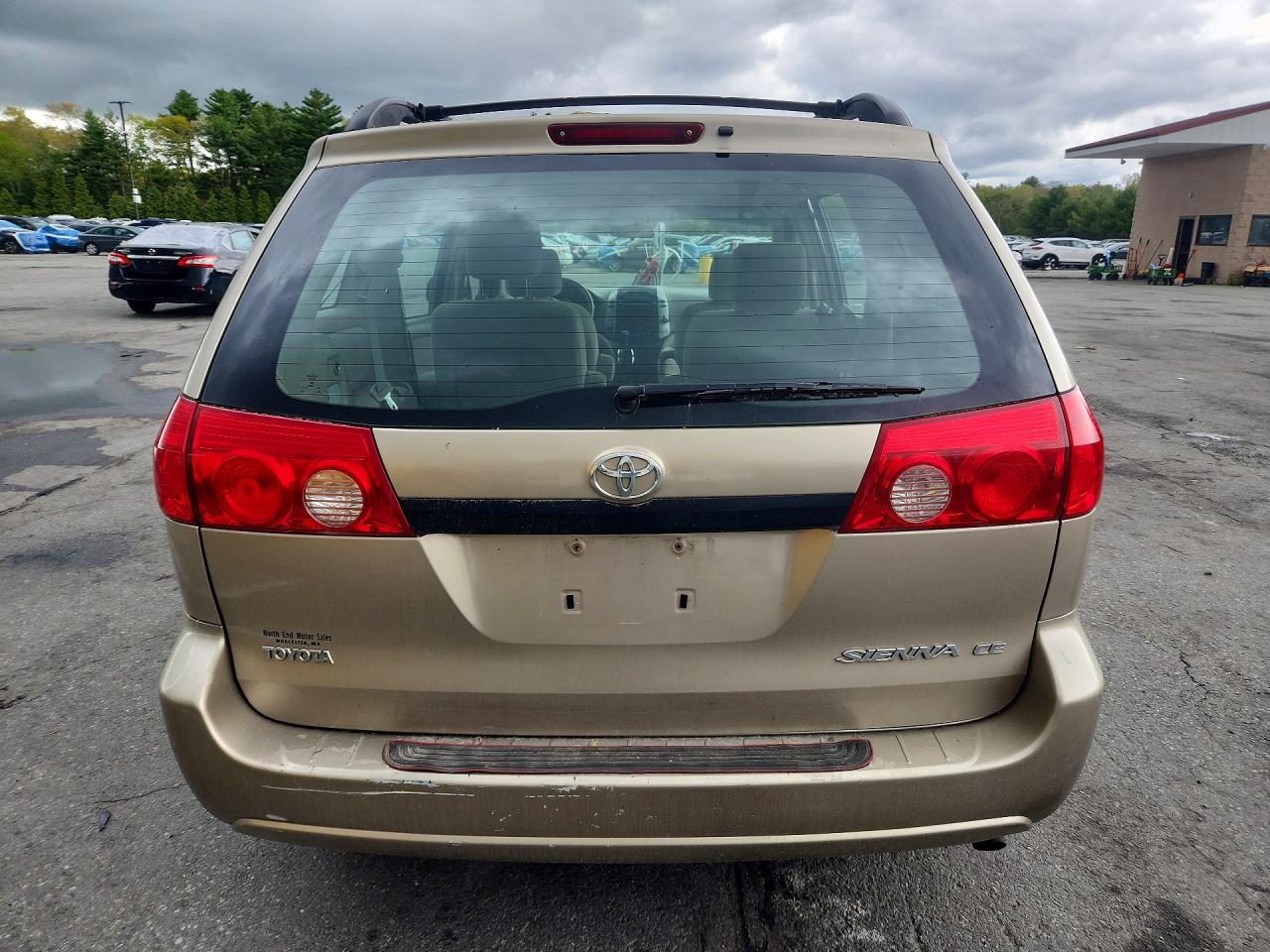 Toyota Sienna Ce 7-passenger