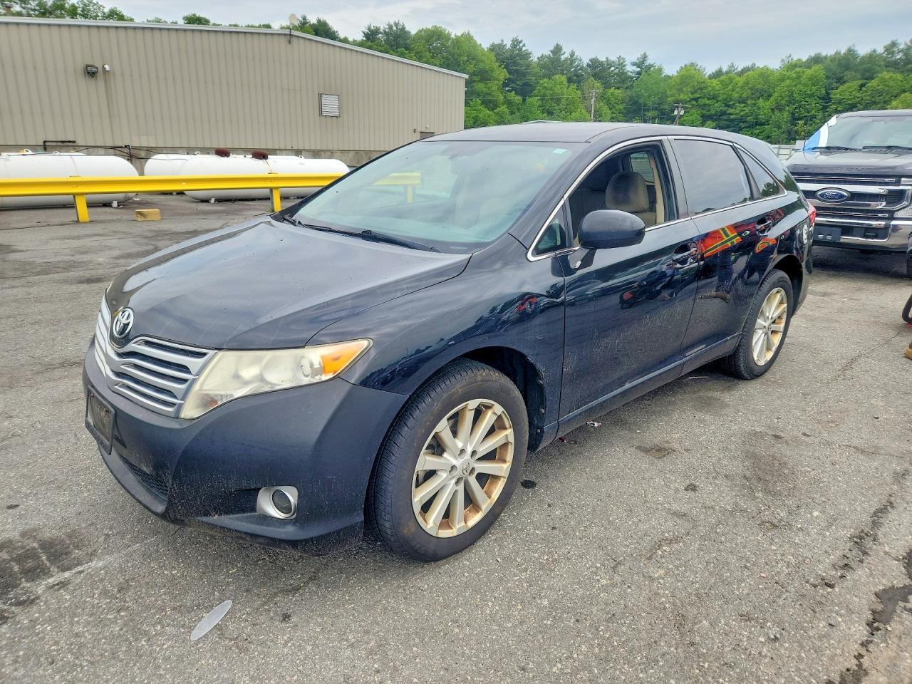 Salvage Toyota Venza Image