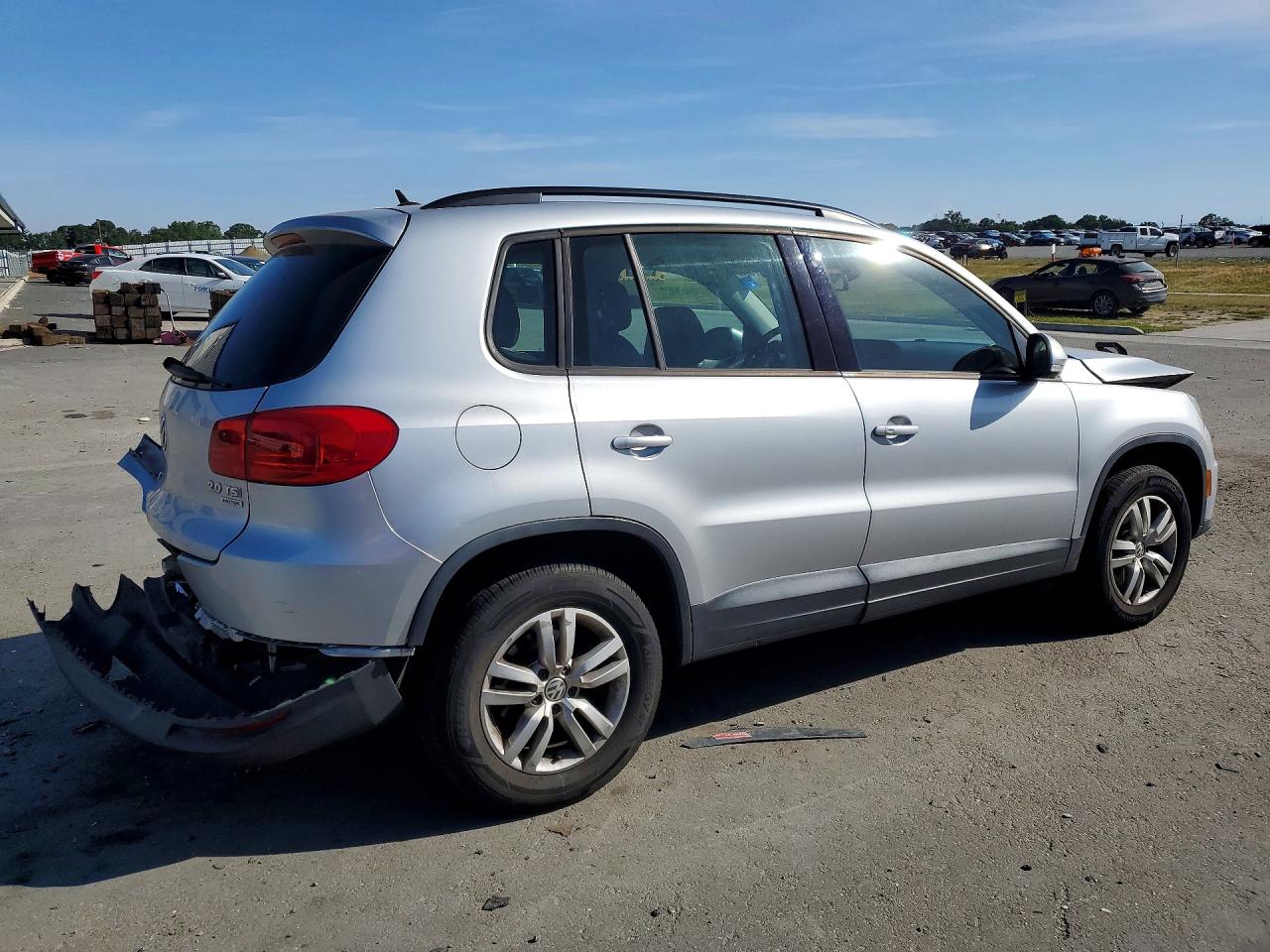 Volkswagen Tiguan S