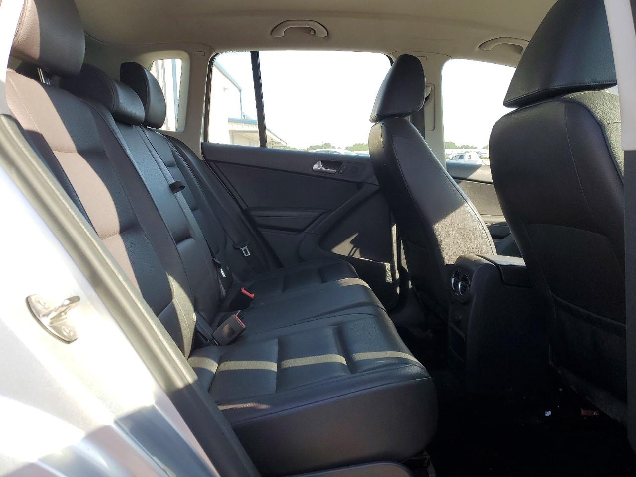 Volkswagen Tiguan S