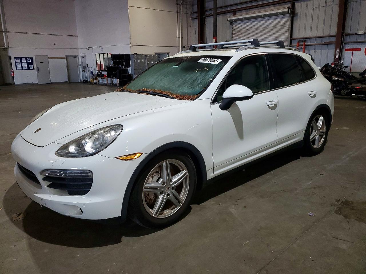 Salvage Porsche Cayenne Image