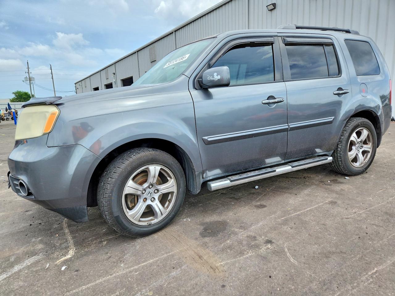 Salvage Honda Pilot Image
