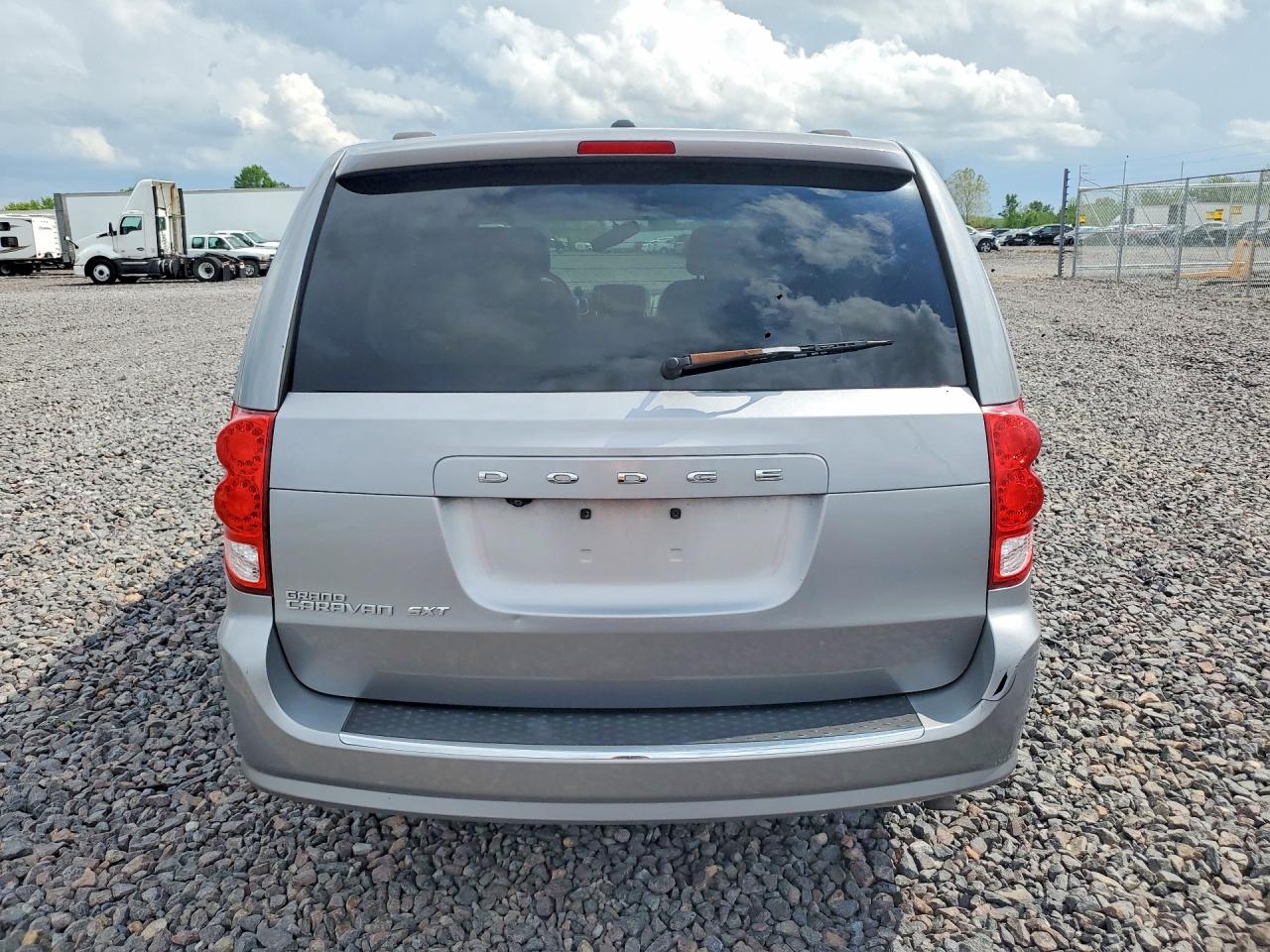 Dodge Caravan Sxt