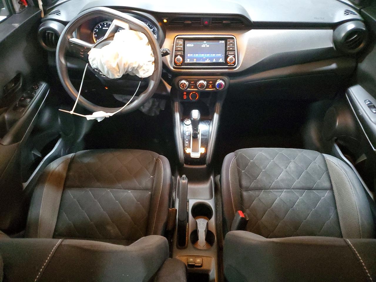 Nissan Kicks S